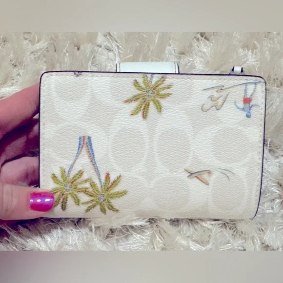 🌴 Brand 🆕 Coach MEDIUM CORNER ZIP WALLET IN SIGNATURE CANVAS WITH HULA PRINT🌴 - Picture 9 of 13